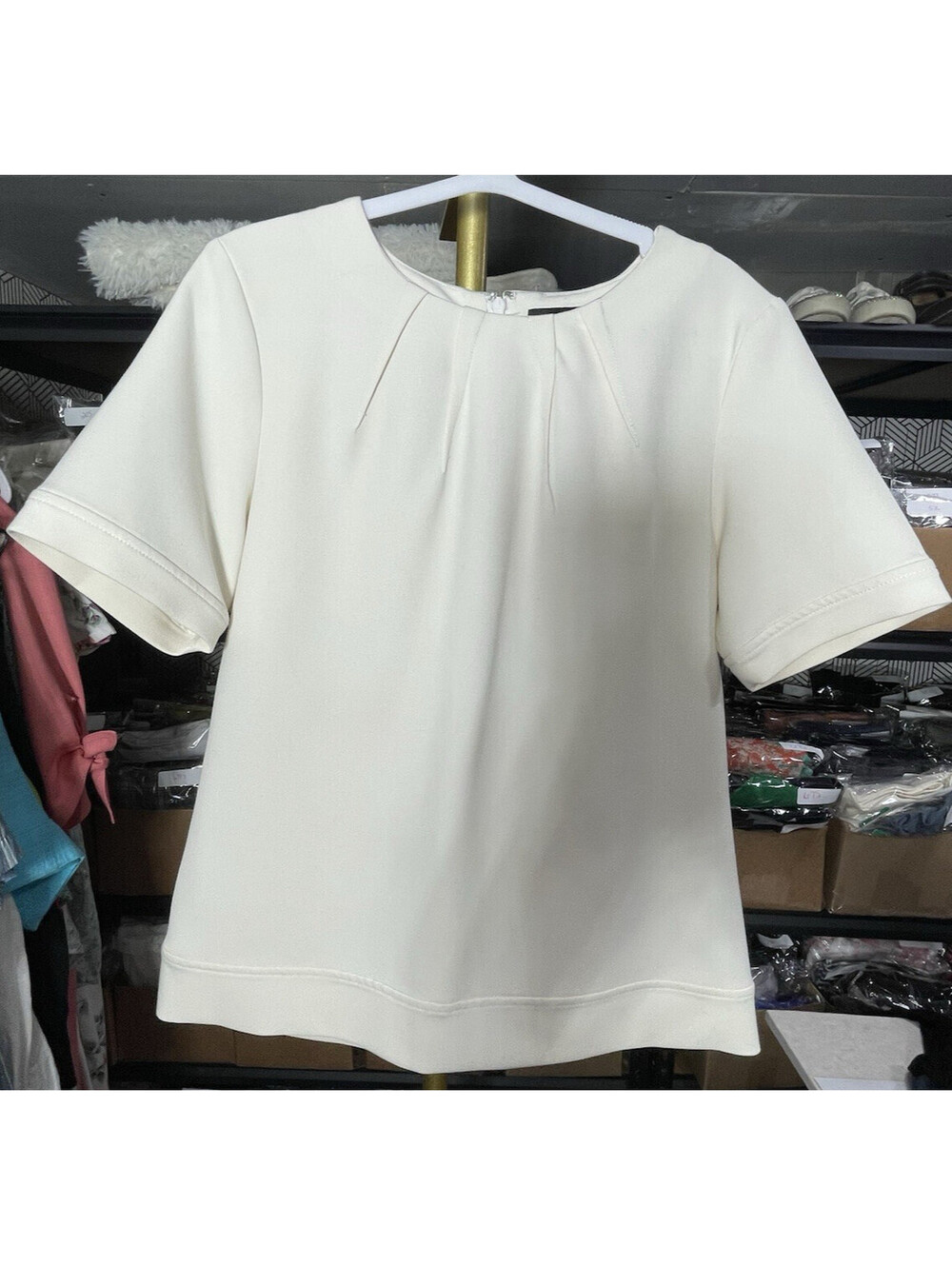 Banana Republic Ivory Blouse Small Short Sleeve Pleated Back Zip Top Cream